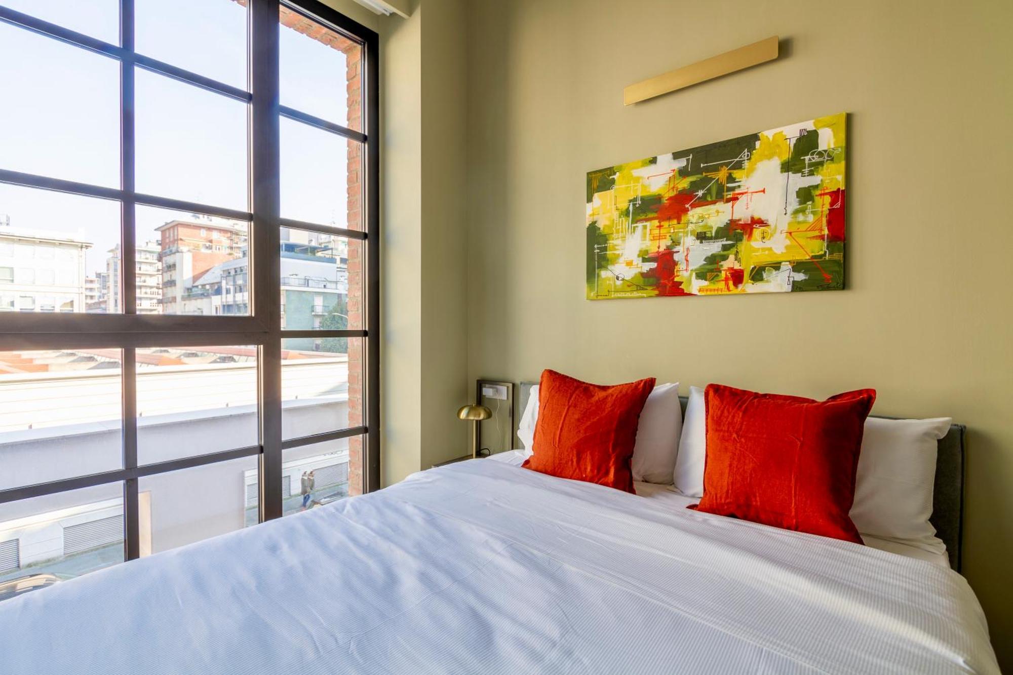 Urban Luxury - Bright And Central Apartment Милано Екстериор снимка