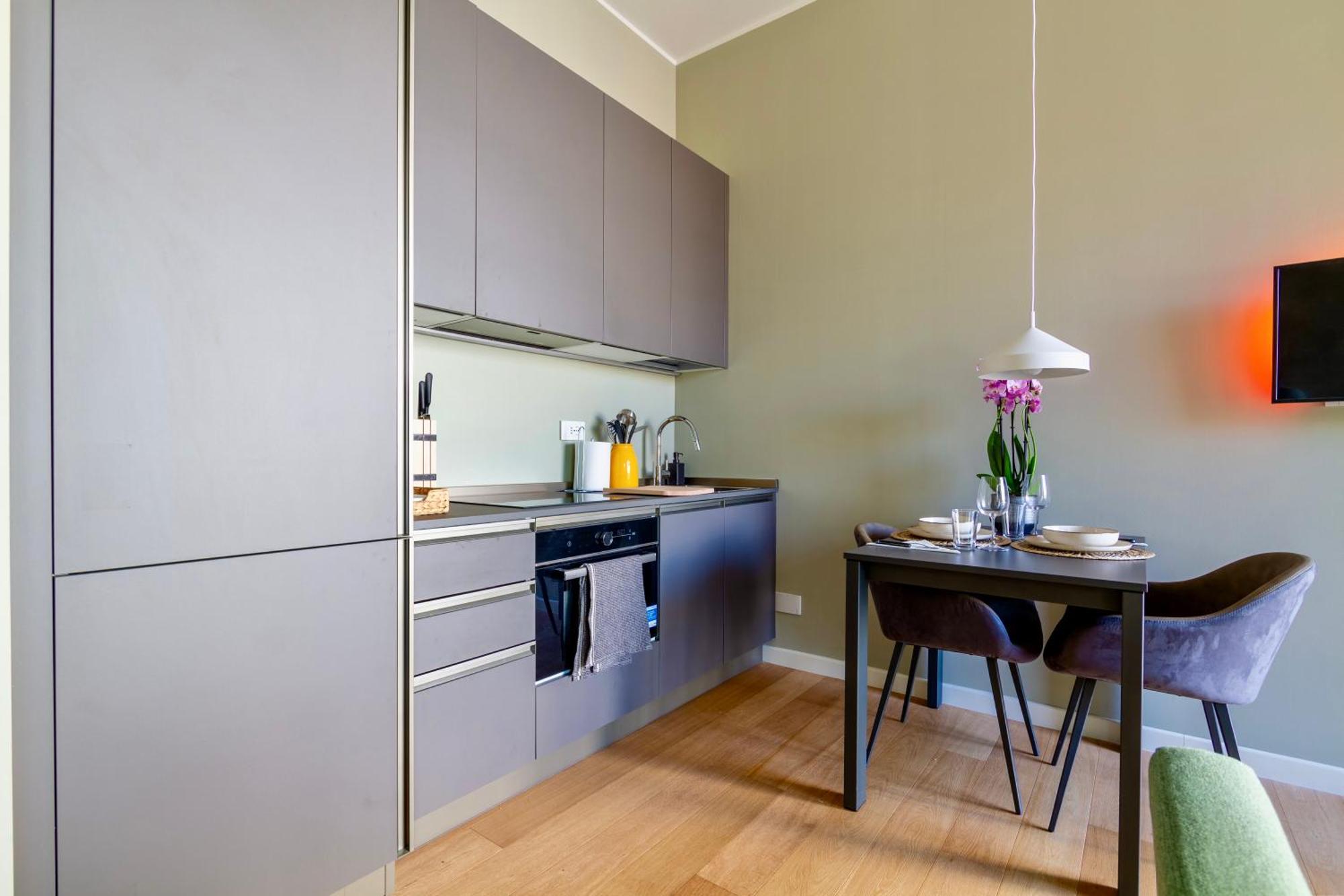 Urban Luxury - Bright And Central Apartment Милано Екстериор снимка
