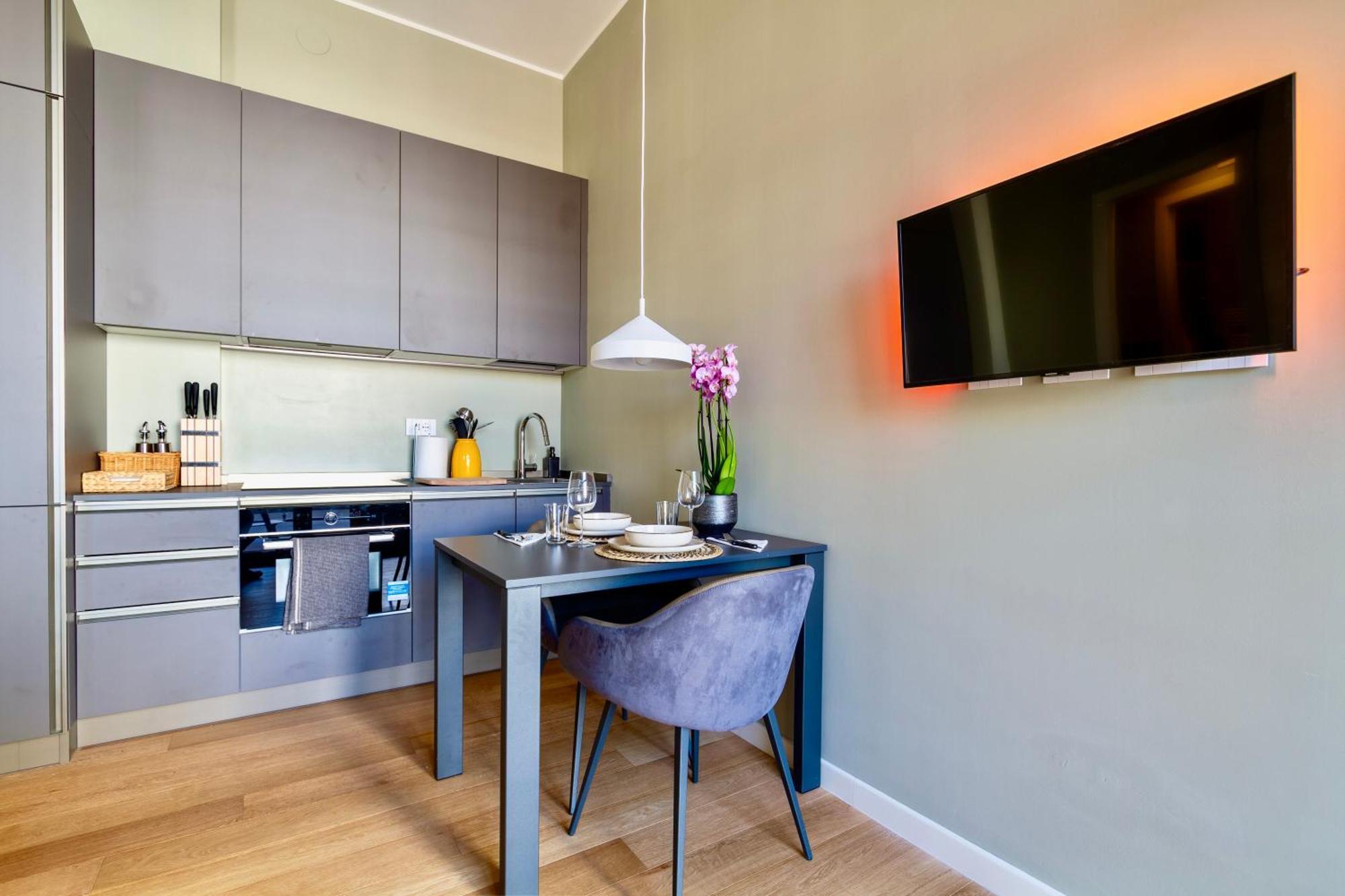 Urban Luxury - Bright And Central Apartment Милано Екстериор снимка